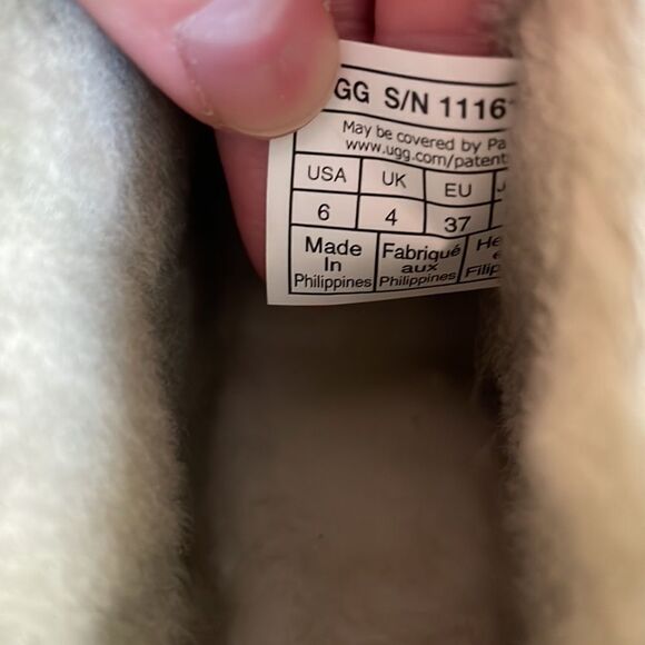 UGG Classic Ultra Mini Shaded Clover Women Size 6 - Picture 14 of 14